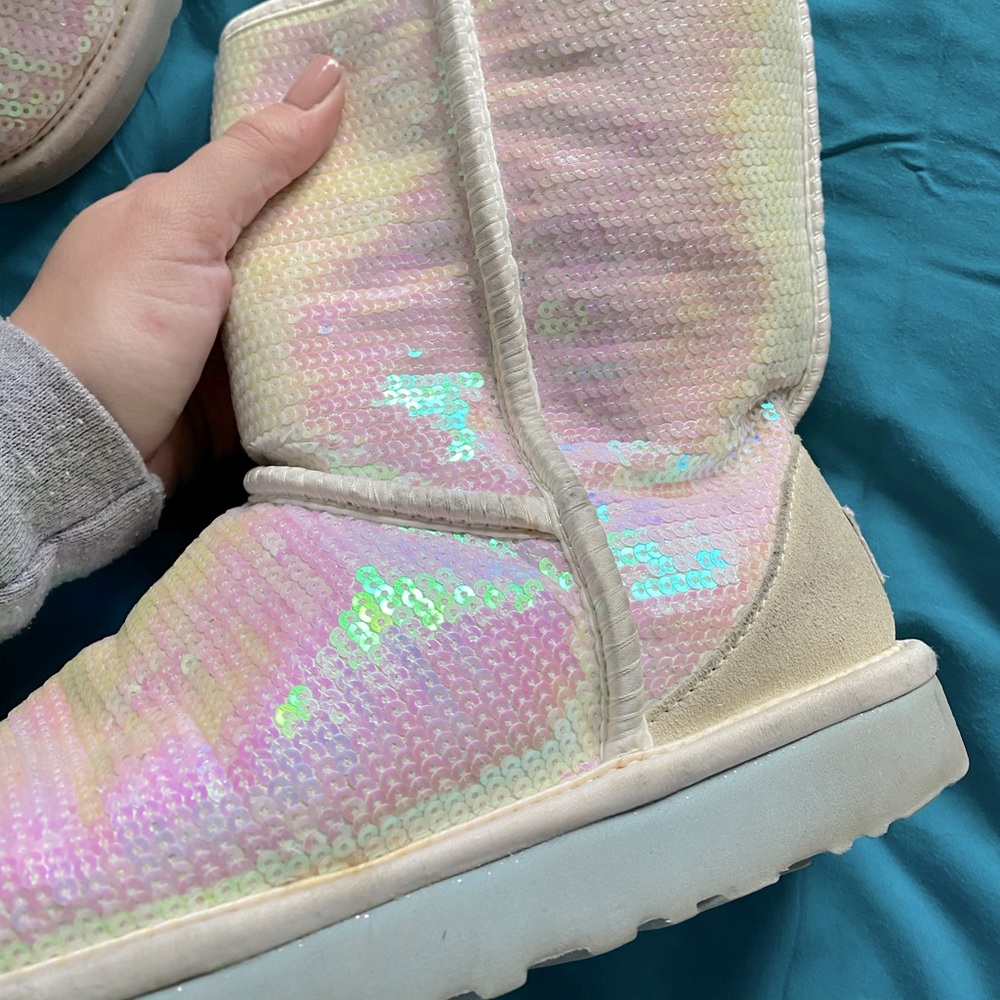 PINK SPARKLY UGGS